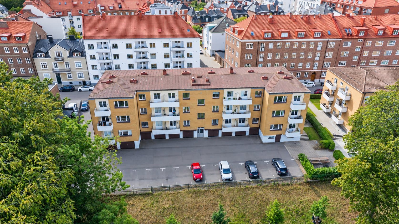 Erik Dahlbergs gata 8 A–B och Föreningsgatan 22, Tågaborg, drönarbild