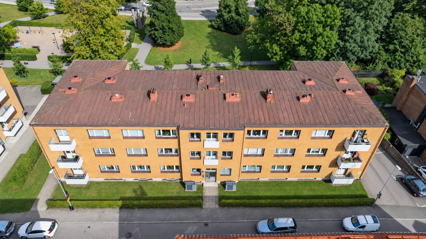 Erik Dahlbergs gata 8 A–B och Föreningsgatan 22, Tågaborg, drönarbild
