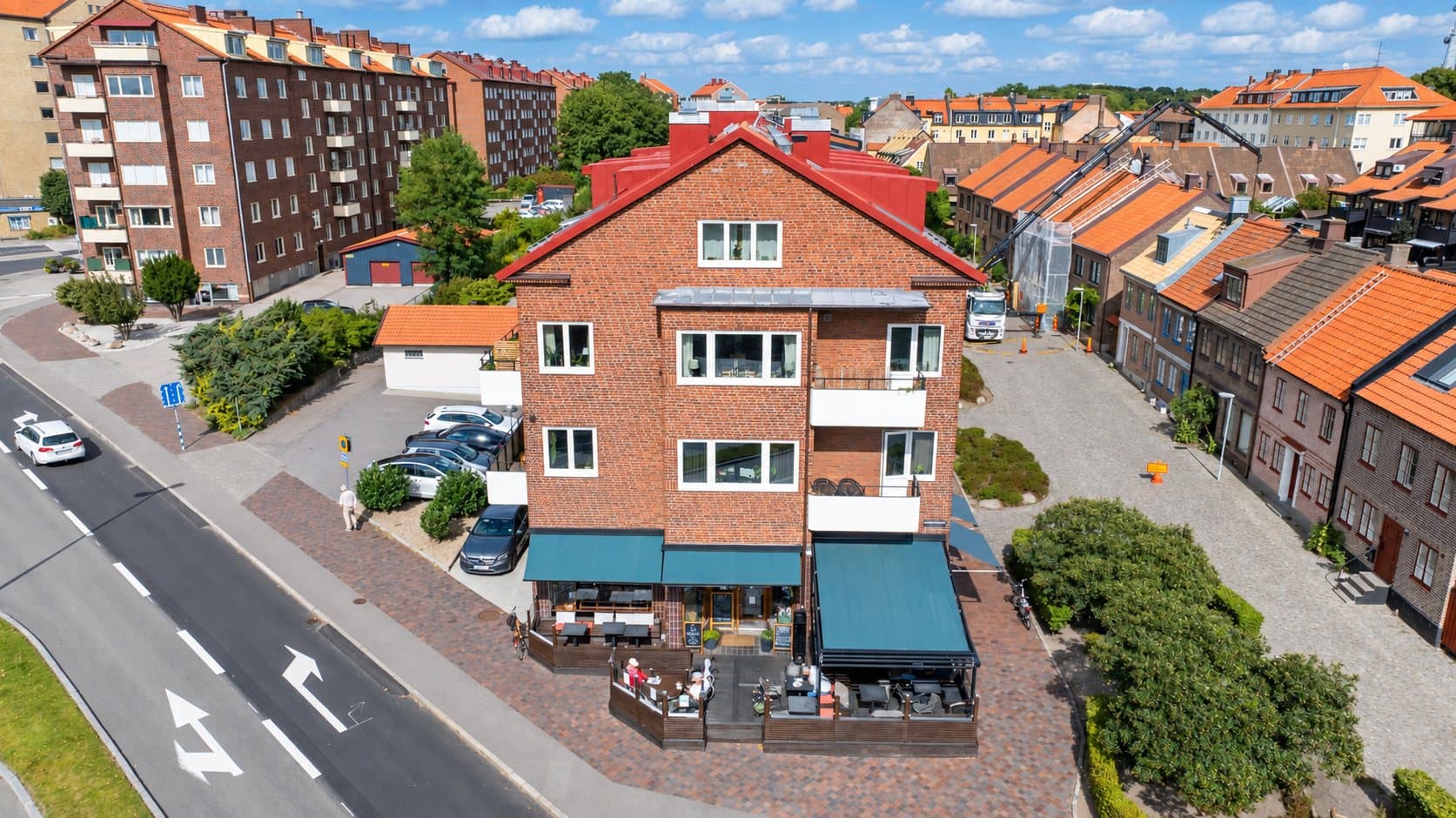 Övre Långvinkelsgatan 91–93, Slottshöjden, drönarbild