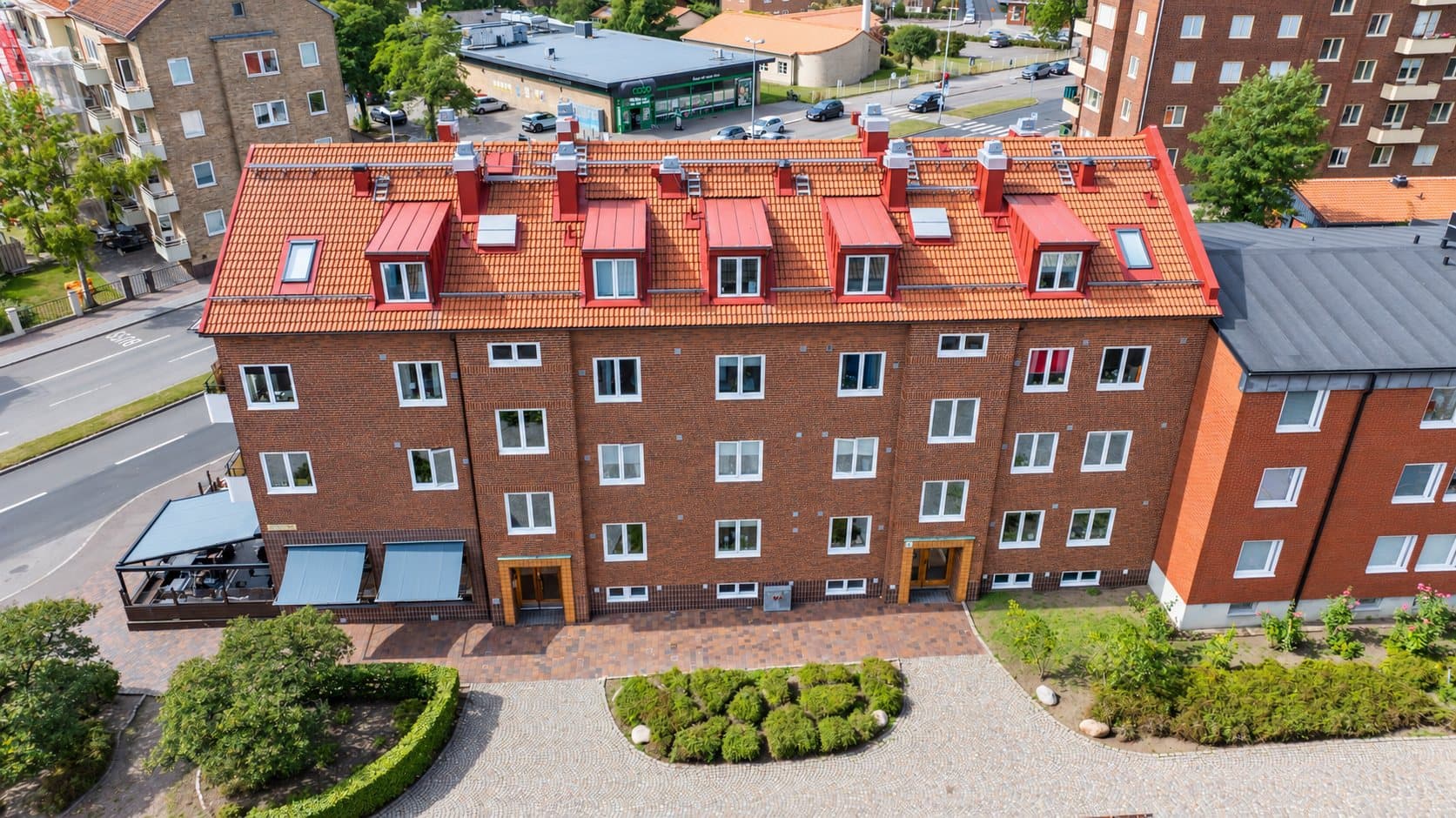 Övre Långvinkelsgatan 91–93, Slottshöjden, drönarbild