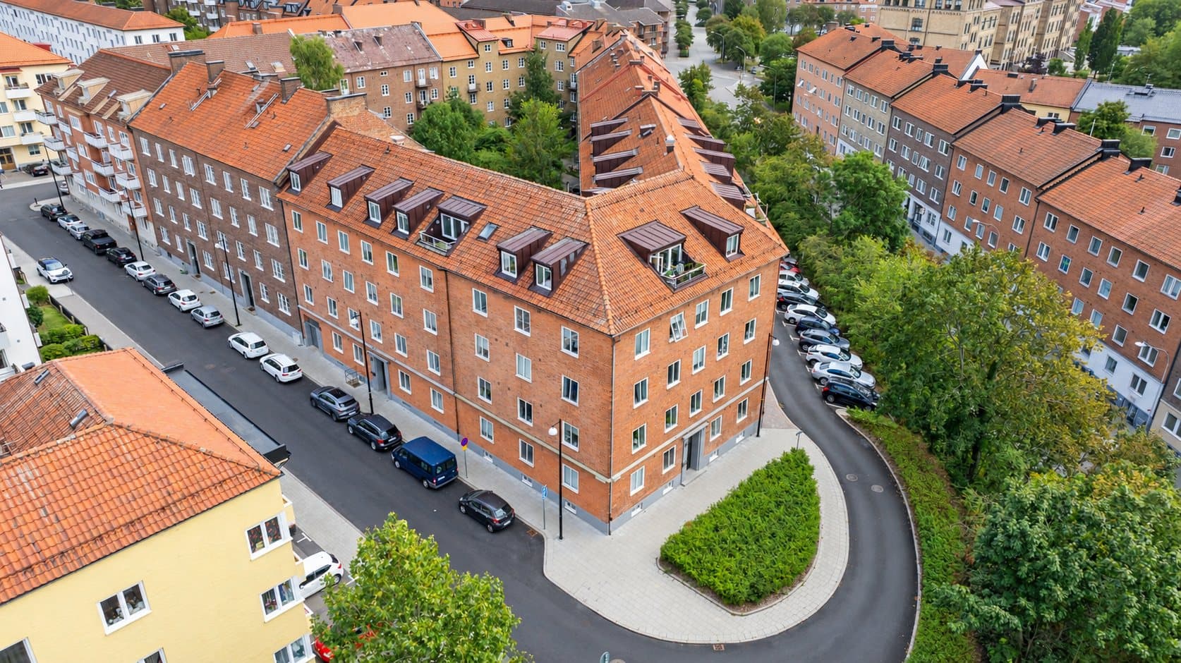 Siöcronagatan 1 A–B och Övre Holländaregatan 32, Eneborg, drönarbild