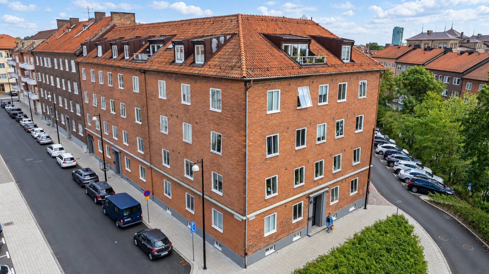 Siöcronagatan 1 A–B och Övre Holländaregatan 32, Eneborg, drönarbild