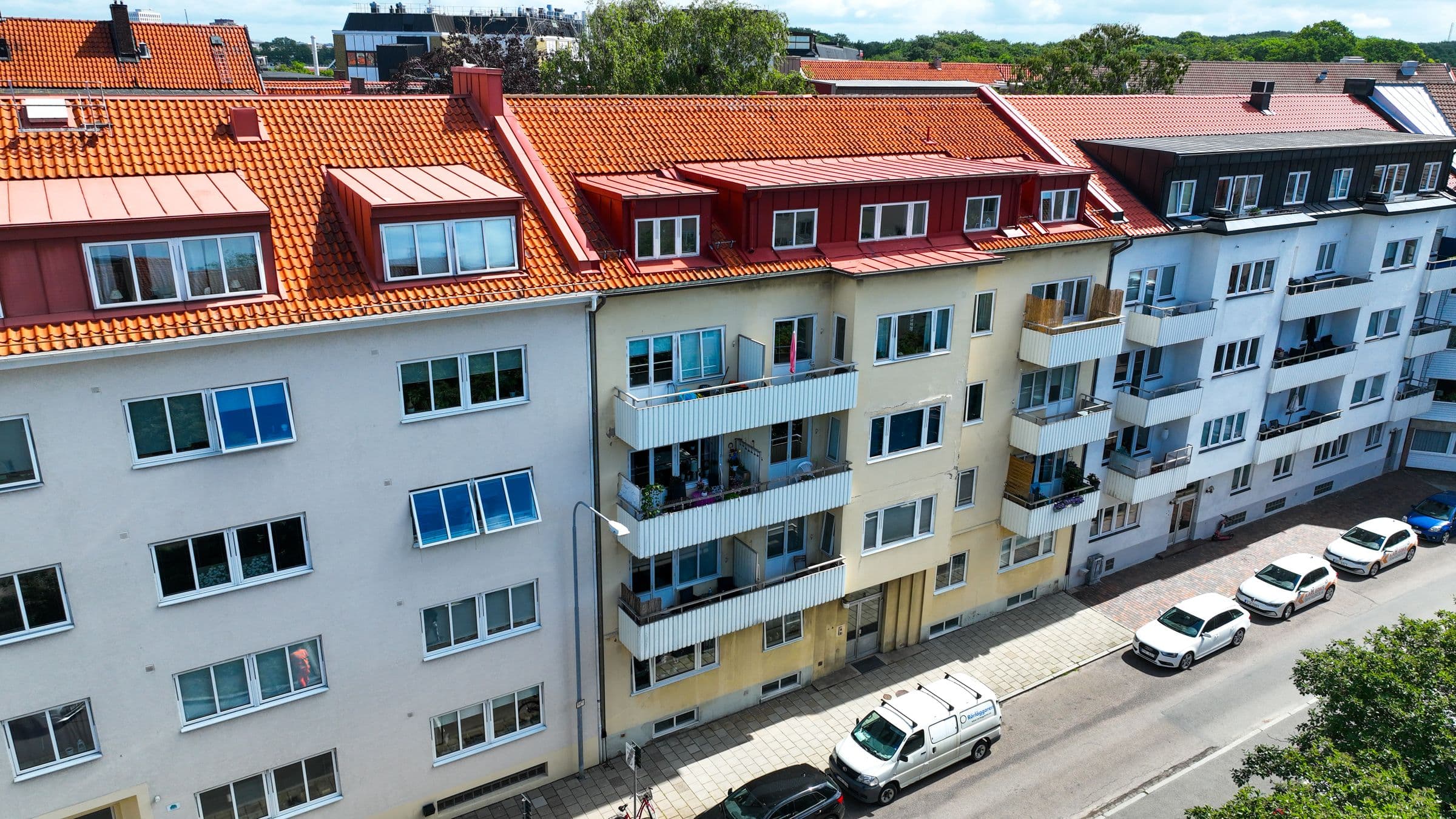 Flygbild över Dämmegatan 8 på Slottshöjden